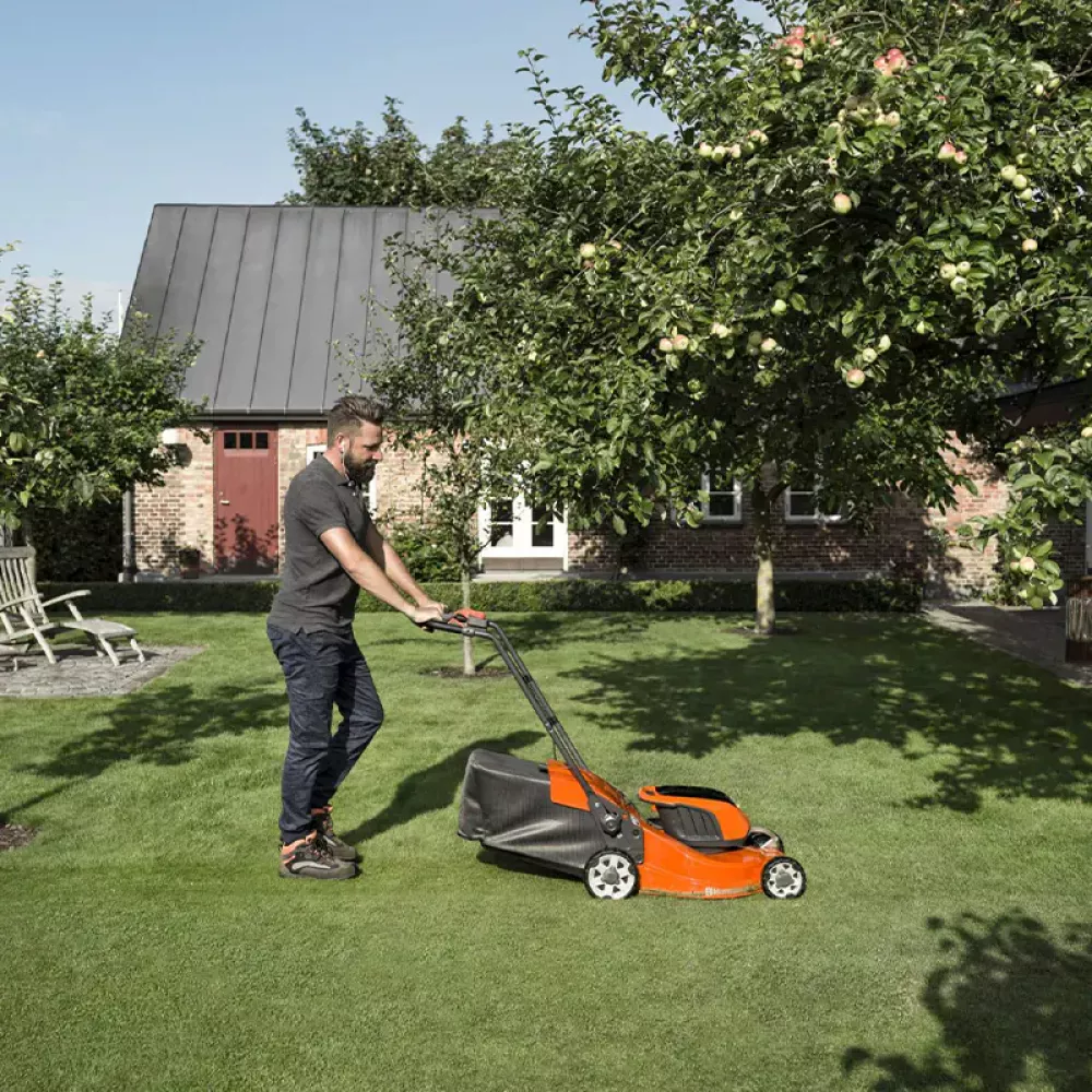 Husqvarna LC 247i аккумуляторная газонокосилка (без АКБ и ЗУ) 9679796-01