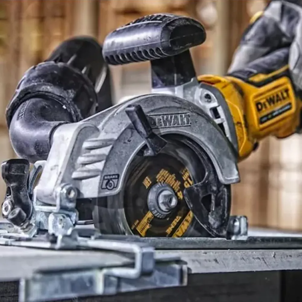 DeWalt DCS571NT-XJ аккумуляторная диковая пила (без АКБ и ЗУ)