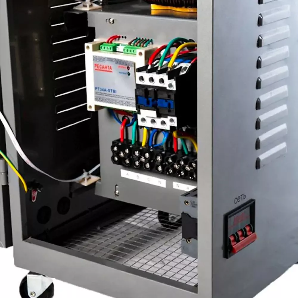 Ресанта АСН-15000/3-Ц трехфазный стабилизатор напряжения 63/4/17