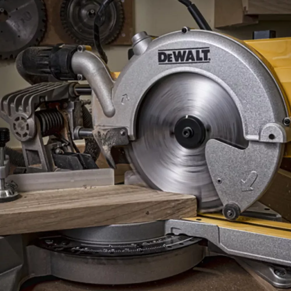 Торцовочная пила DeWALT DWS778, DWS778-QS