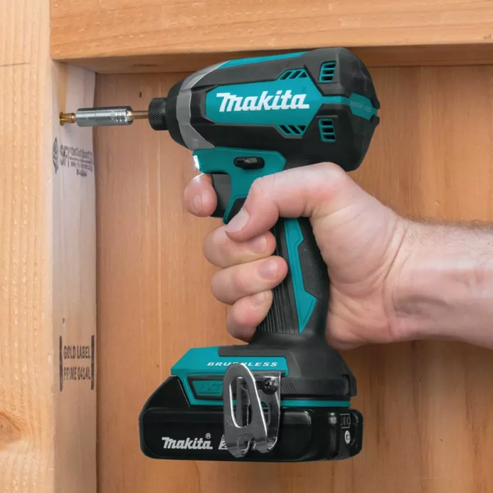 Makita DTD153RT аккумуляторный ударный шуруповерт (1 x 5 Ач, З/У)