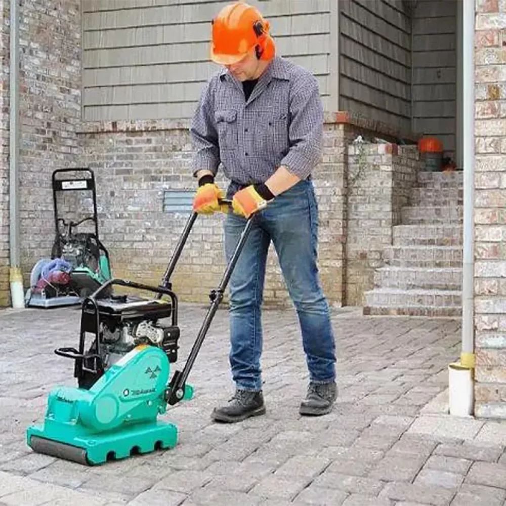 Caiman MVB-85H виброплита бензиновая