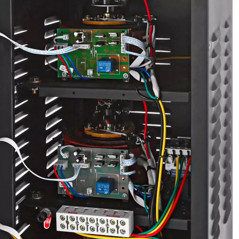 Ресанта АСН-30000/3-ЭМ трехфазный стабилизатор напряжения 63/4/7