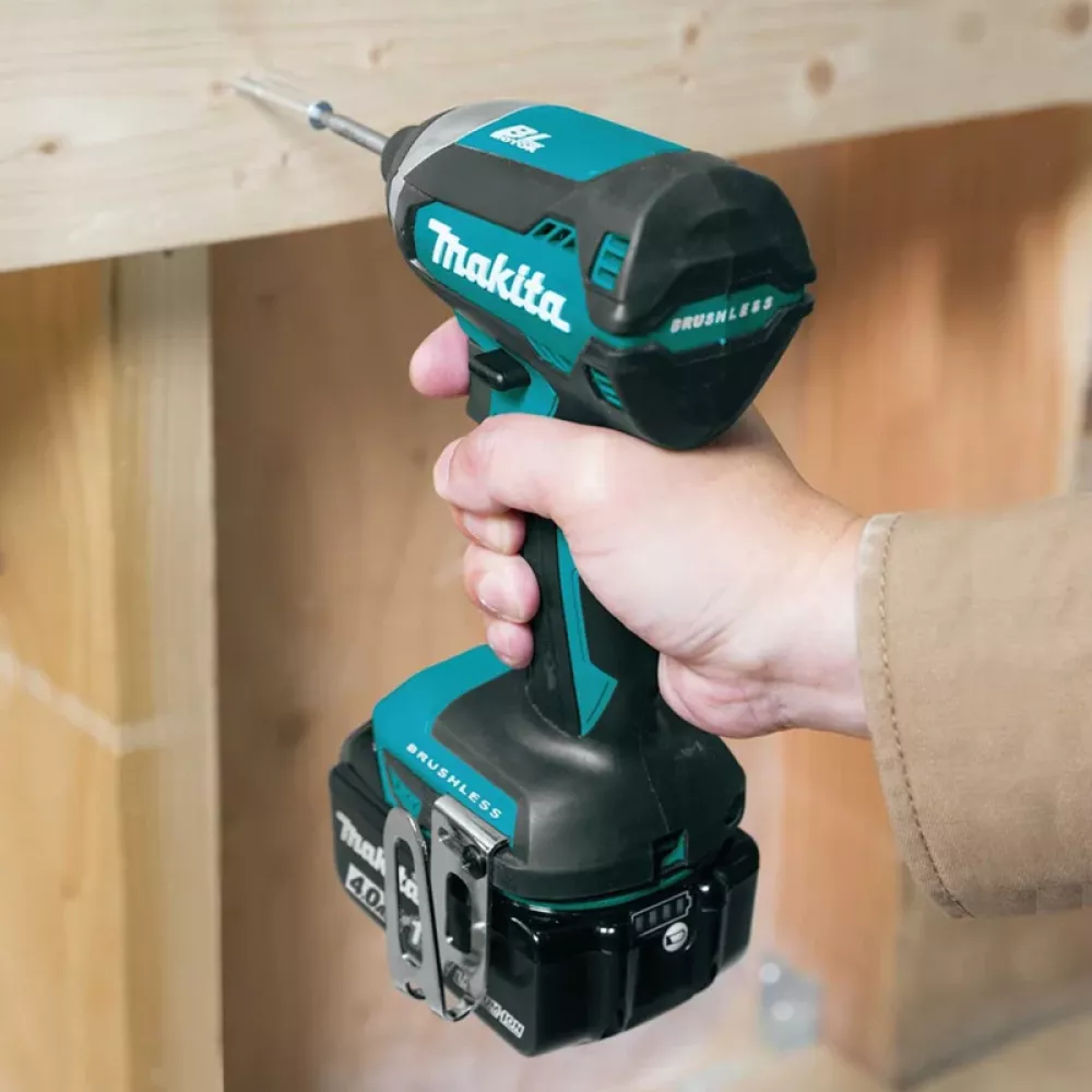 Makita DTD153RT аккумуляторный ударный шуруповерт (1 x 5 Ач, З/У)