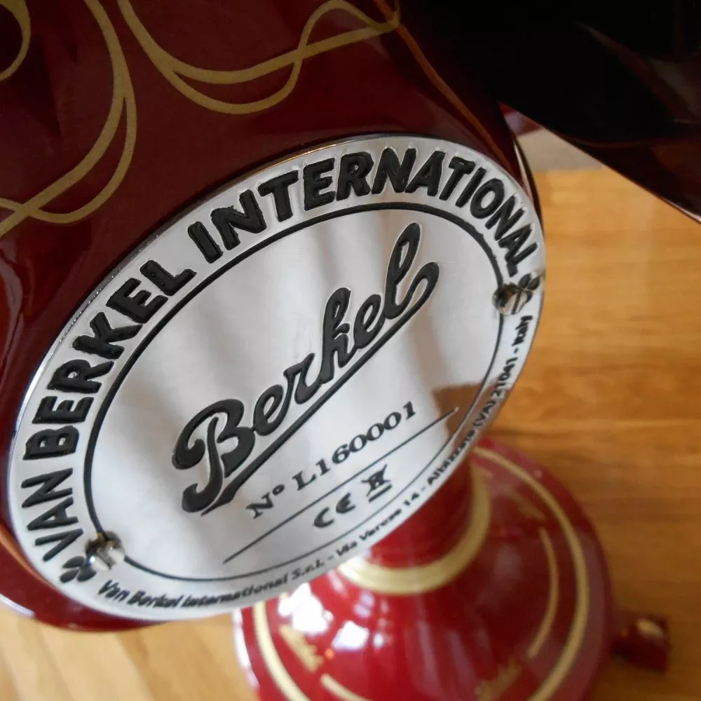 Слайсер Berkel Flywheel (Volano) L16 красный