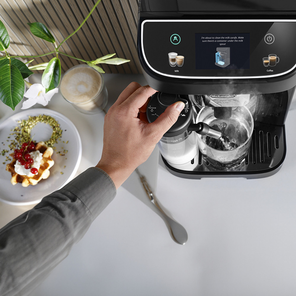 Кофемашина DeLonghi ECAM320.60.B черный
