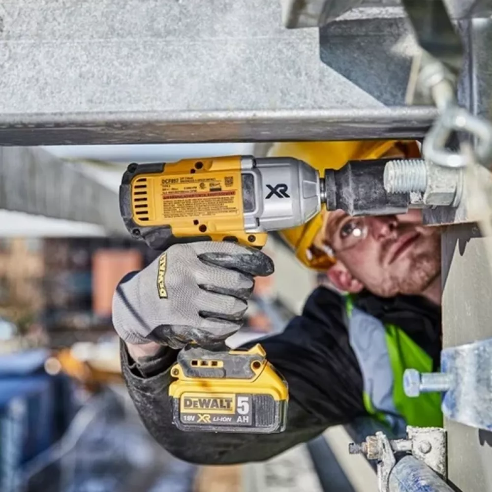 DeWalt DCF897NT-XJ аккумуляторный гайковерт