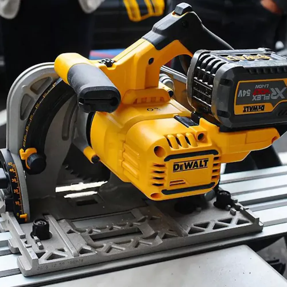 DeWalt DCS520T2-QW аккумуляторная погружная пила (2 x 6 Ач, ЗУ)