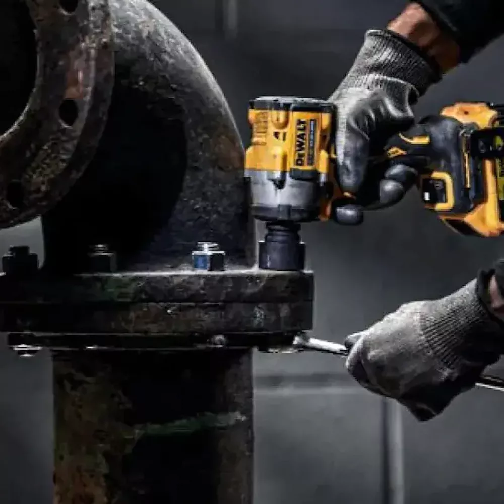 DeWalt DCF922P2T-QW аккумуляторный гайковёрт (2 x 5 Ач, ЗУ)